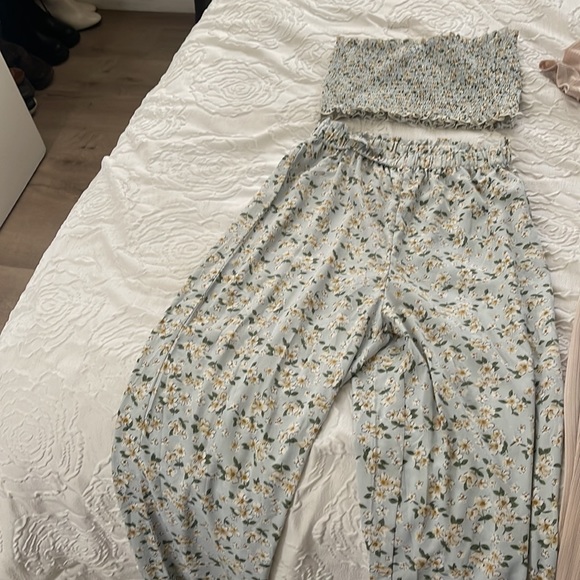 Woman 2 Piece small - Picture 2 of 3